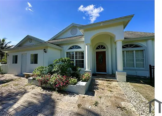 6 bed, 2520 sqft, $6,500 — Photo 4