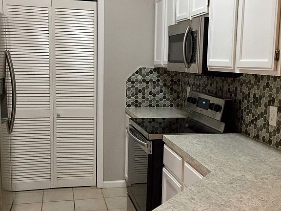 5th image of 17039 Water Oak Dr