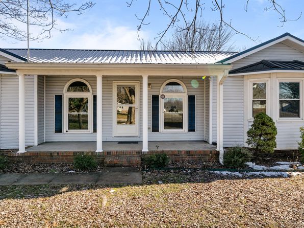 12 Village Park Dr, Fayetteville, TN 37334