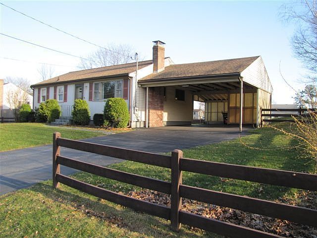 1st image of 10 Munroe Dr