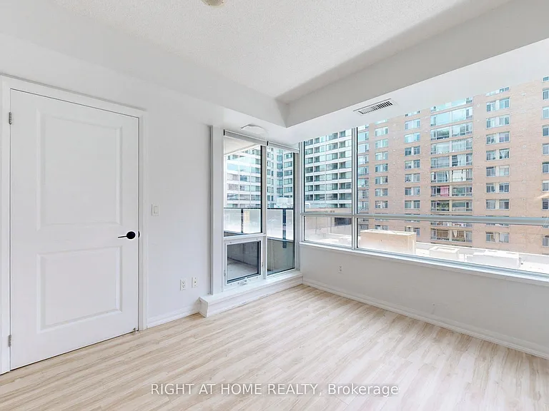 111 Elizabeth St #818 — Photo 15