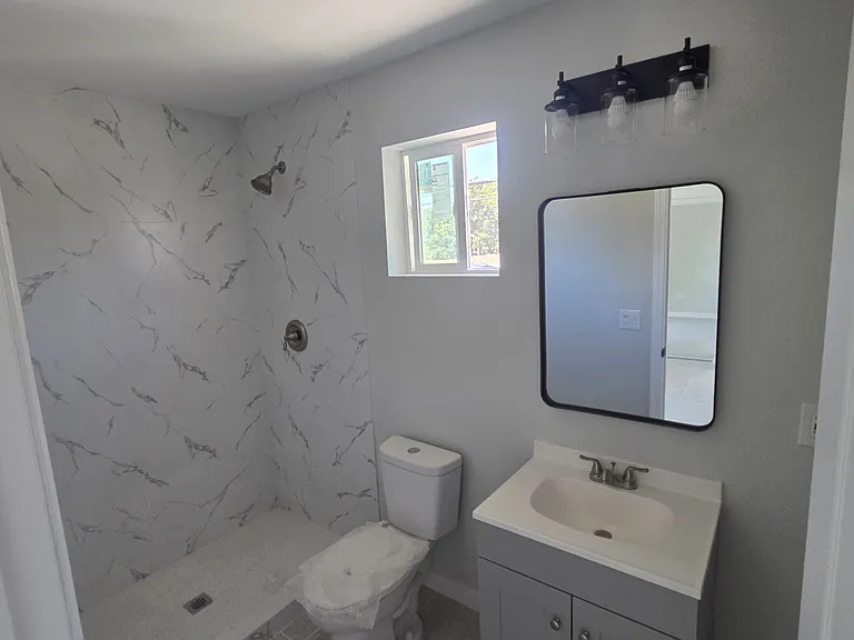 1126 E Grand Ave #2 — Photo 7