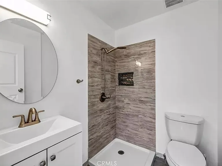 219 N Isabel St #4 — Photo 38