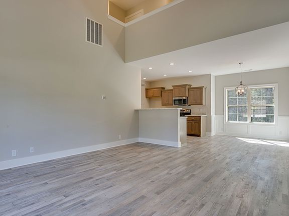4th image of 50 Grassland St