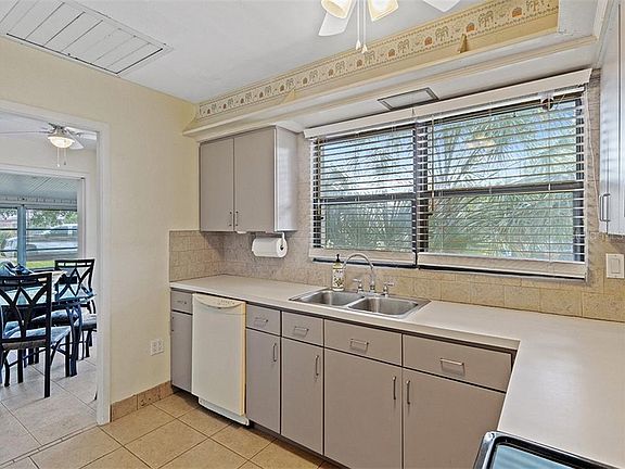 5th image of 221 Palmetto Dr NE