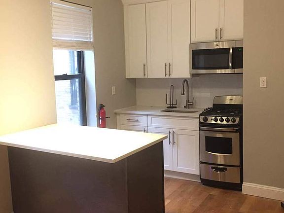 3rd image of 916 Carroll St APT 3J
