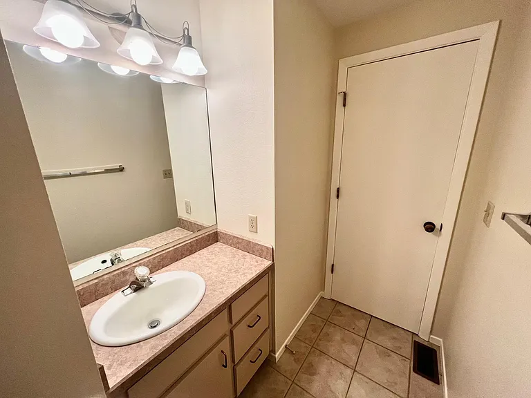 2112 NW Harriman St — Photo 5