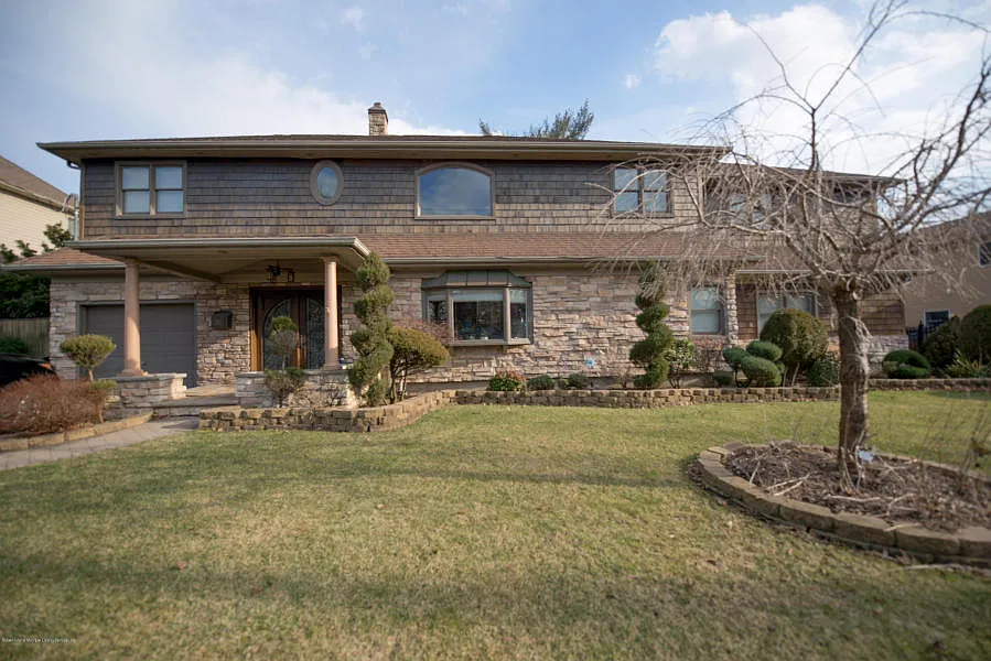 78 Hawley Ave photo 1