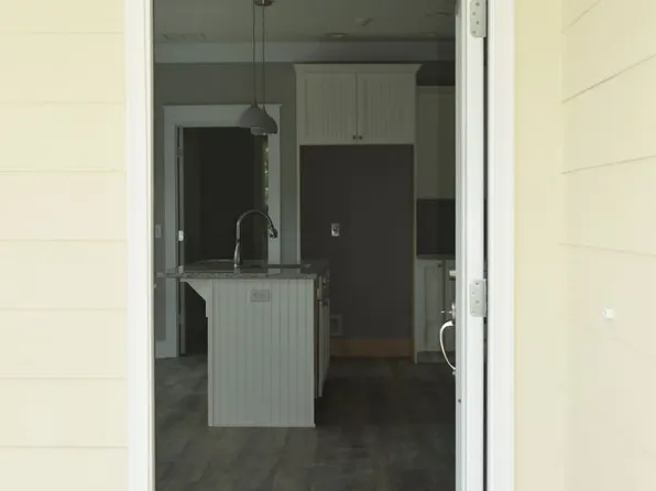 25 Oakfield Dr, Freeport, FL 32439