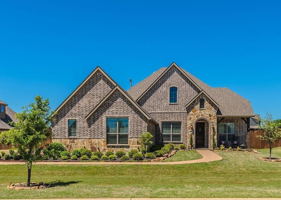 1st image of 401 Hickory Creek Dr