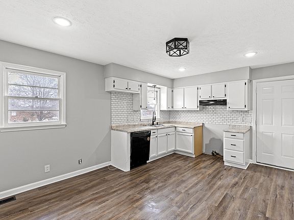5th image of 113 Ravenwood Dr