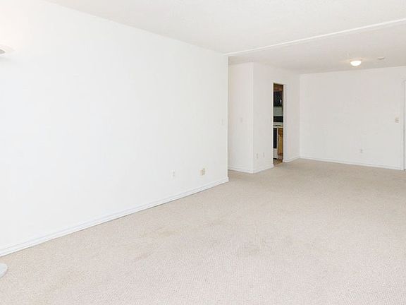 2nd image of 127 King St APT 303