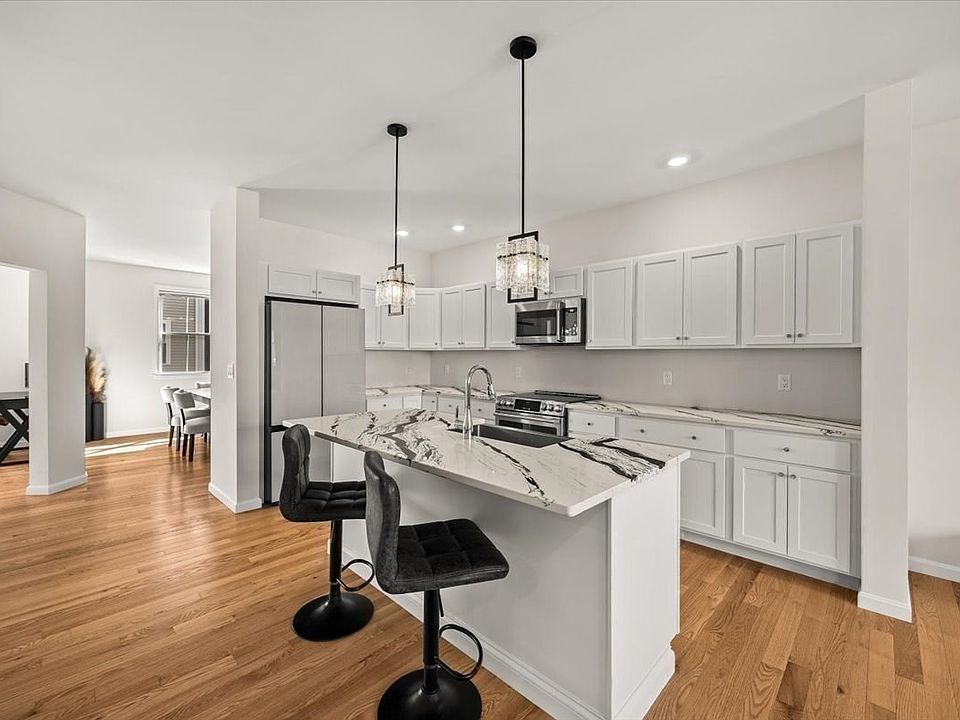 1st image of 18 Oxbow Rd #12-1