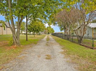 3107 Russell Rd, Arlington, TX 76001