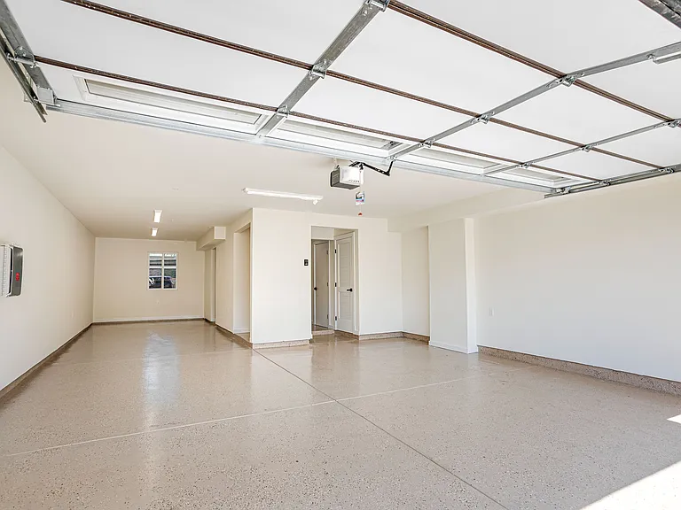 1020 S Mollison Ave — Photo 10