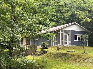 2060 Sam Dills Rd, Whittier, NC 28789