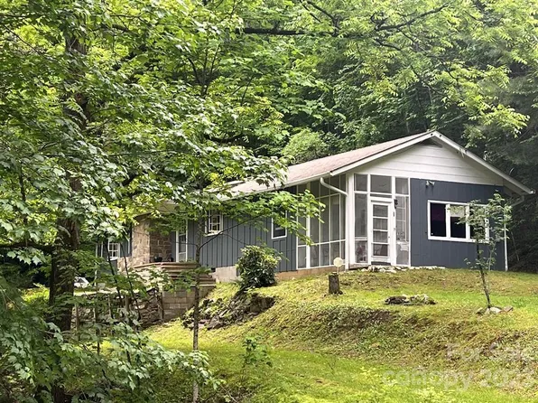 2060 Sam Dills Rd, Whittier, NC 28789