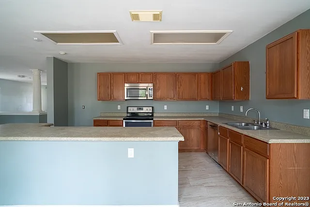 22047 Kenton Knl — Photo 11