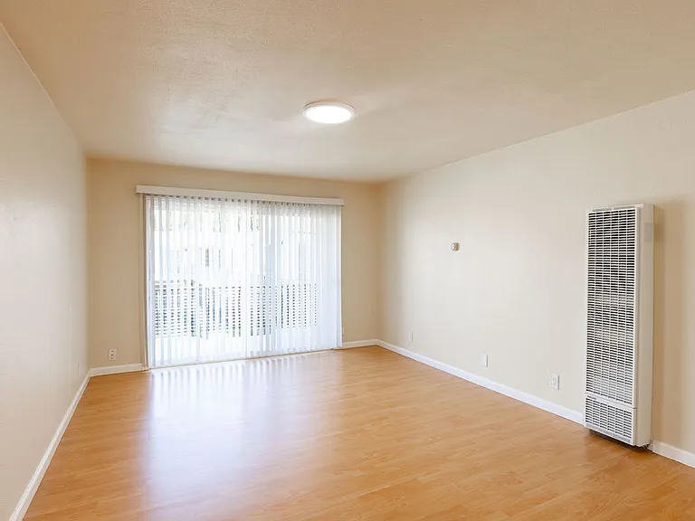 Sandalwood Apartments — Photo 25