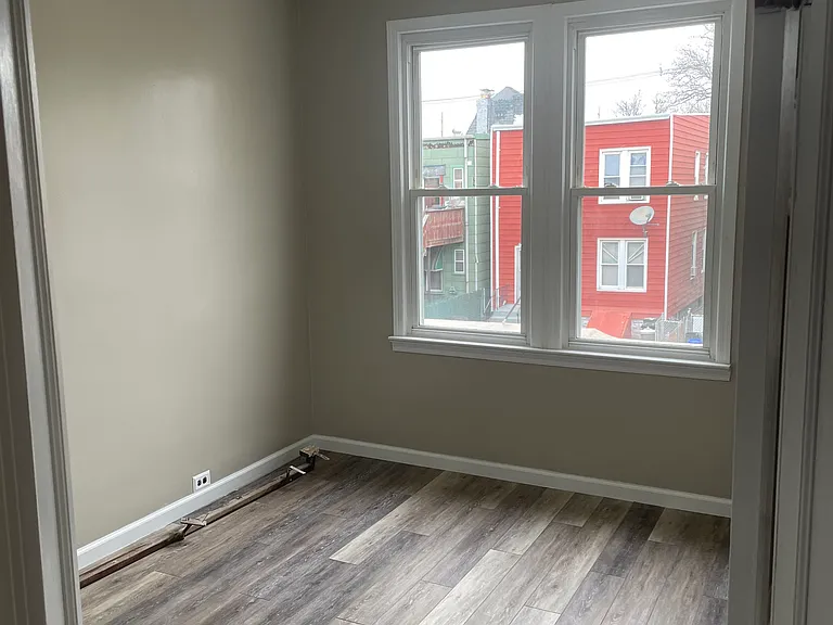 220 Custer Ave #2 — Photo 4