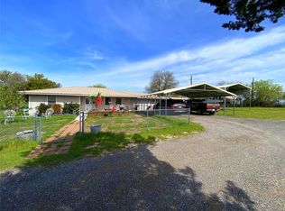 864 Highway 101 N, Sunset, TX 76270