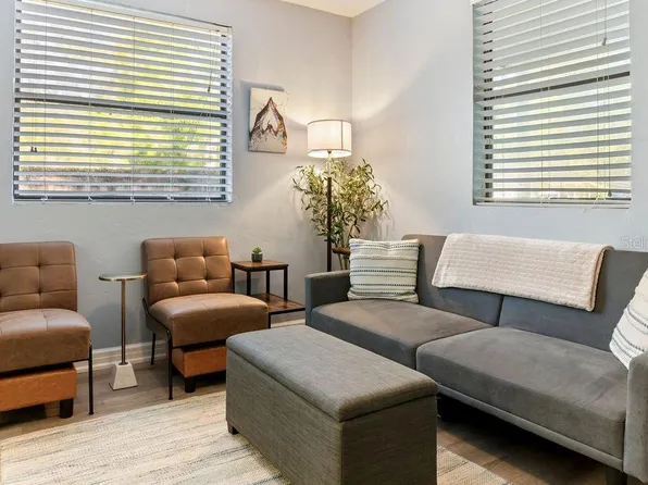 825 NW 19th Ave, Gainesville, FL 32609