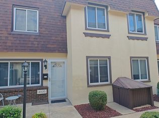 (Undisclosed Address), Oak Lawn, IL 60453