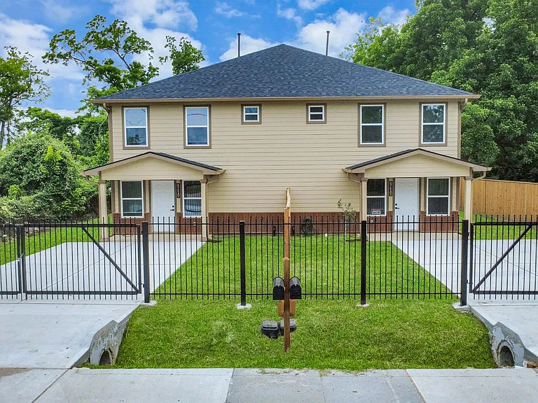 2430 Dolly Wright St #B — Photo 1