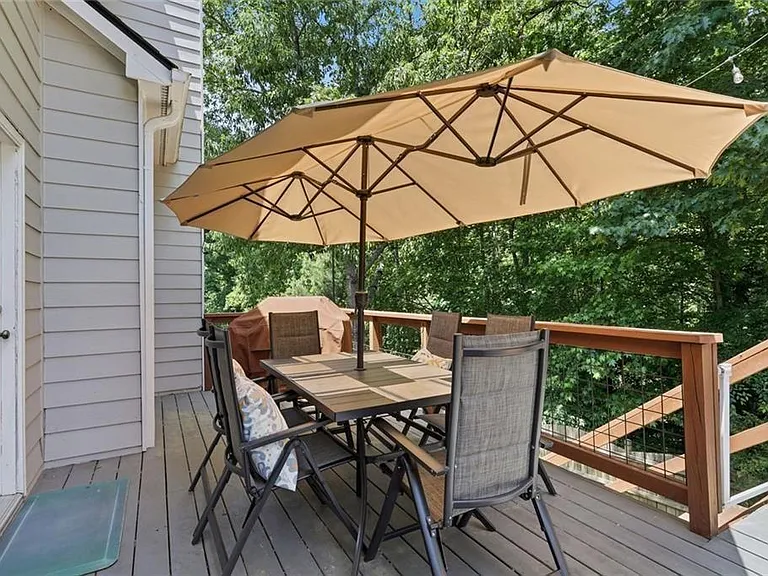 2540 Lansing Ln — Photo 9