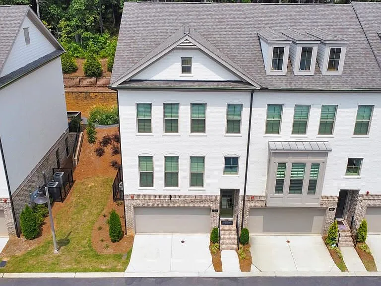 413 Bishop Ln — Photo 11