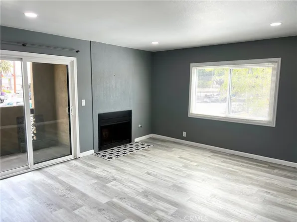 940 E 3rd St, Long Beach, CA 90802