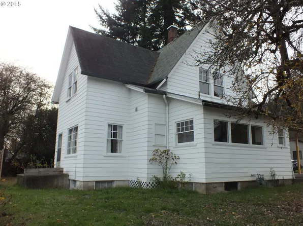 8570 SE Bachman Dr, Gladstone, OR 97027