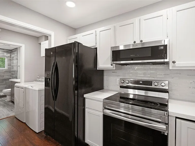 54 Sawmill Grove Ln — Photo 8