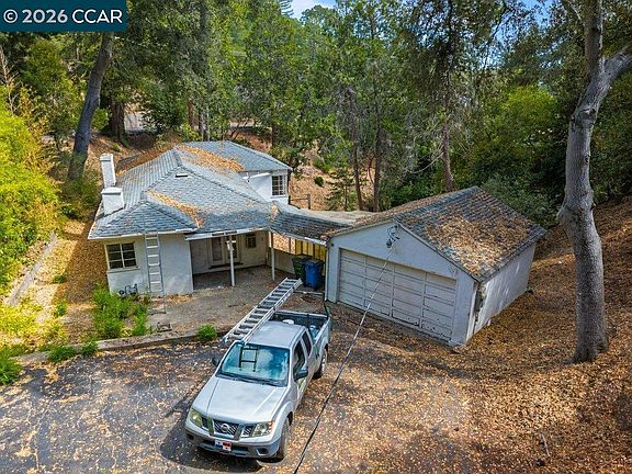 3rd image of 34 La Campana Rd