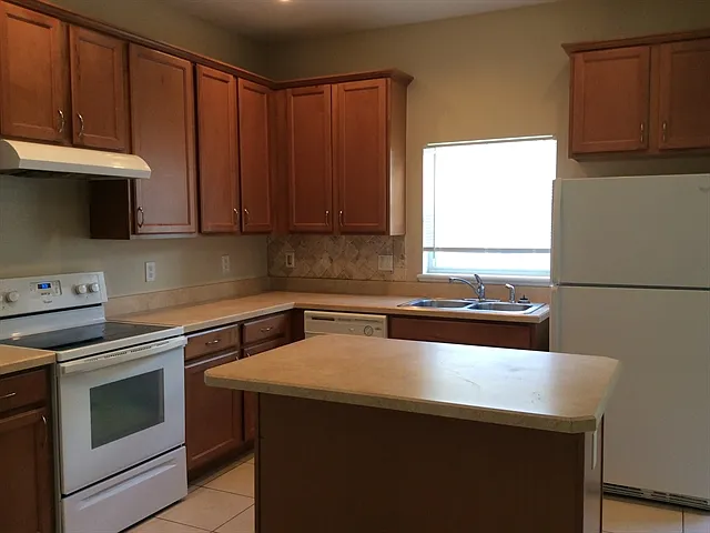 1659 Canoe Creek Falls Dr — Photo 3