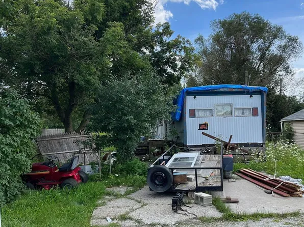 1131 Bruce St, Cottrellville, MI 48039