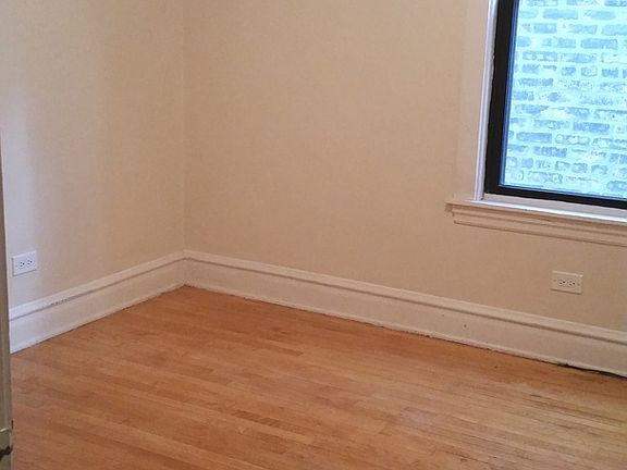 5th image of 4710 N Artesian Ave #2
