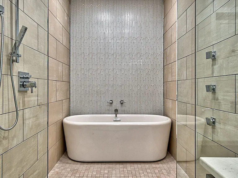 Icon Norfolk Apartments — Photo 7