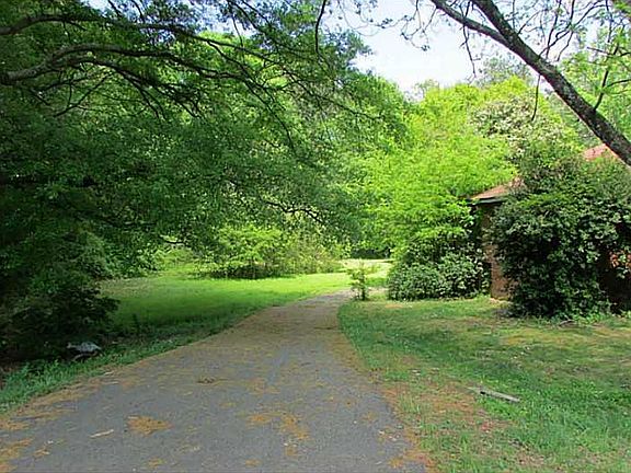 4th image of 1921 Sandy Plains Rd