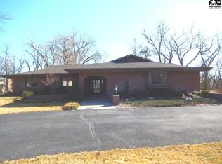 2505 Briarwood Ln, Hutchinson, KS 67502