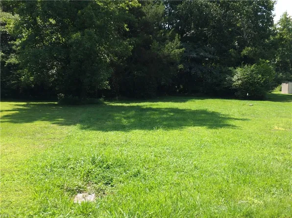 108 Pine St, Wakefield, VA 23888