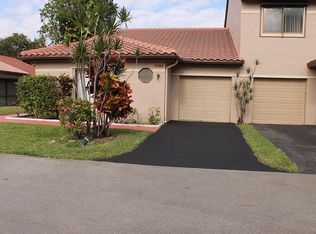 3189 La Mirage Dr, Lauderhill, FL 33319