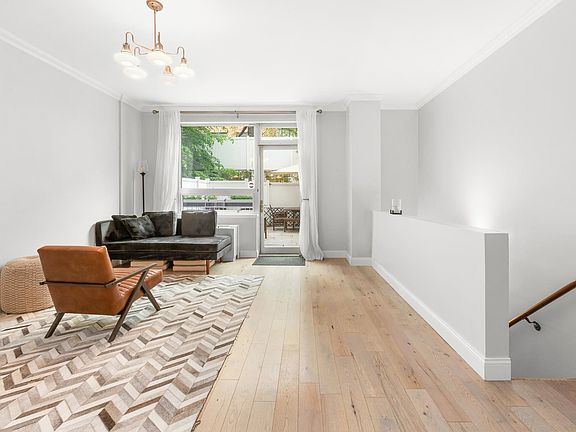 3rd image of 517 W 46th St APT 106