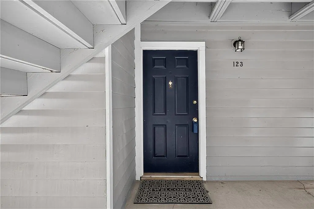 2 bed, 2.0 bath, 1300 sqft, $1,900 — Photo 3