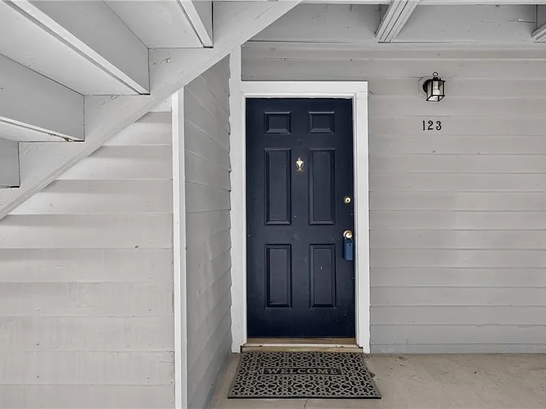 123 Warm Springs Cir — Photo 3