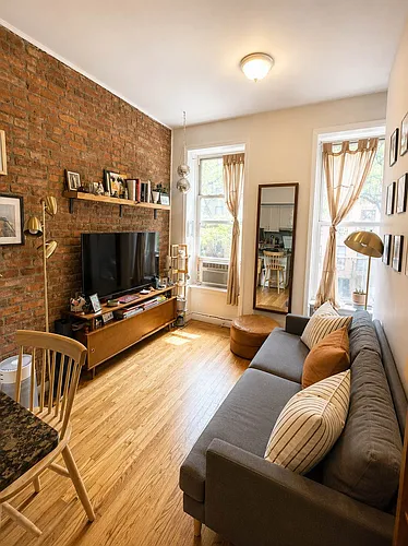 453 W 47th St #3F Photo 1 453 W 47th St #3F Photo 1