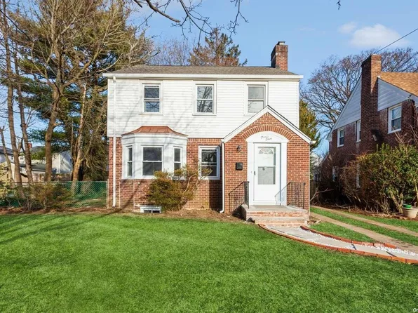 28 Belmont Parkway, Hempstead, NY 11550