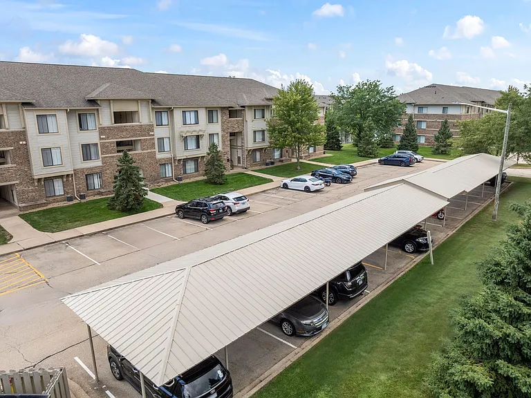 Prairie Lakes Apartments — Photo 22