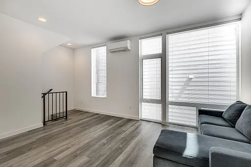 130 W Florentia St — Photo 7
