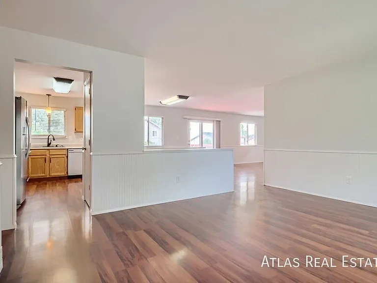 4717 W B St — Photo 2